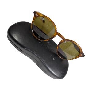 RAY-BAN! GORGEOUS ROUND LENS, TORTOISE SHELL LOGO SUNGLASSES! MADE IN ITALY!